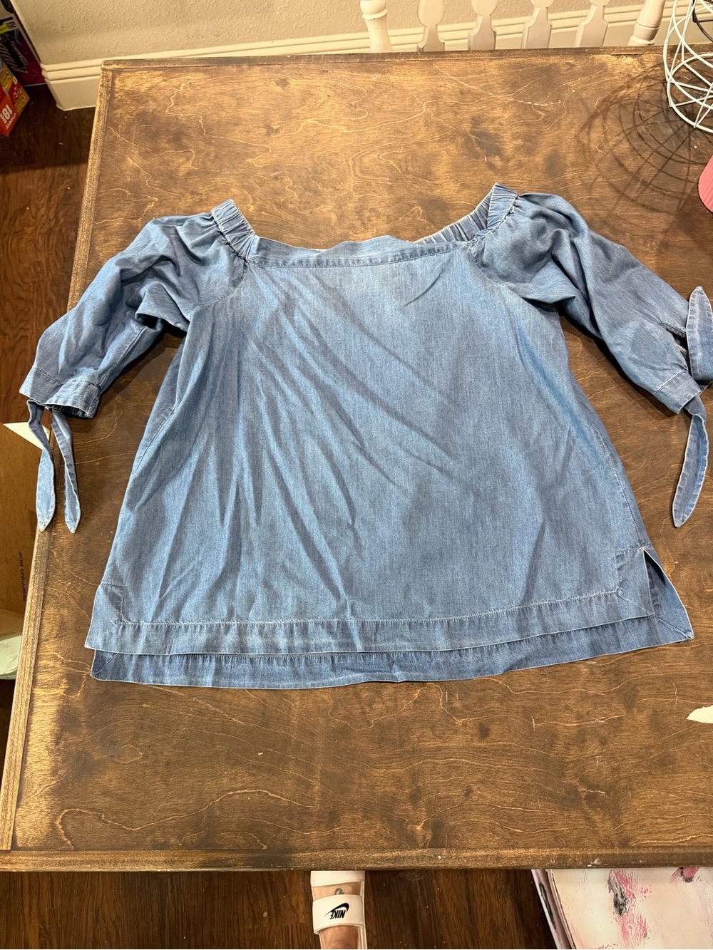 Light Wash Chambray Off Shoulder Blouse Women’s Size M Tie Sleeve Top